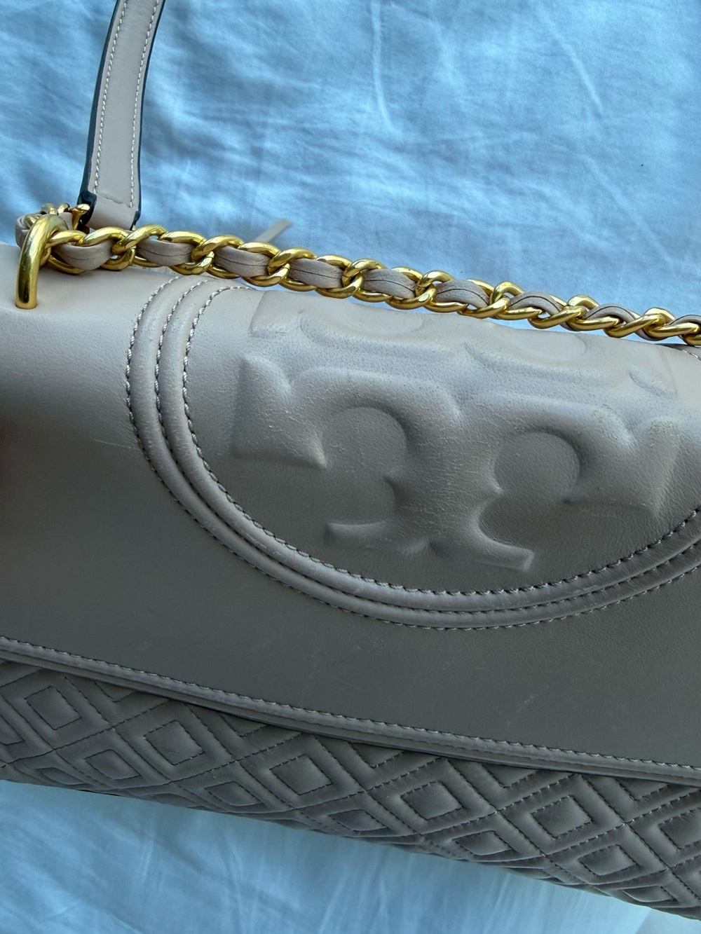 Tory Burch Taupe Quilted Leather Crossbody Bag with Gold Chain - Picture 2 of 6